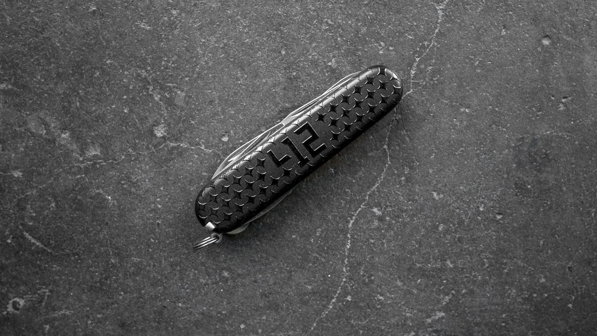 412® Swiss Army Embossed Pocket Knife