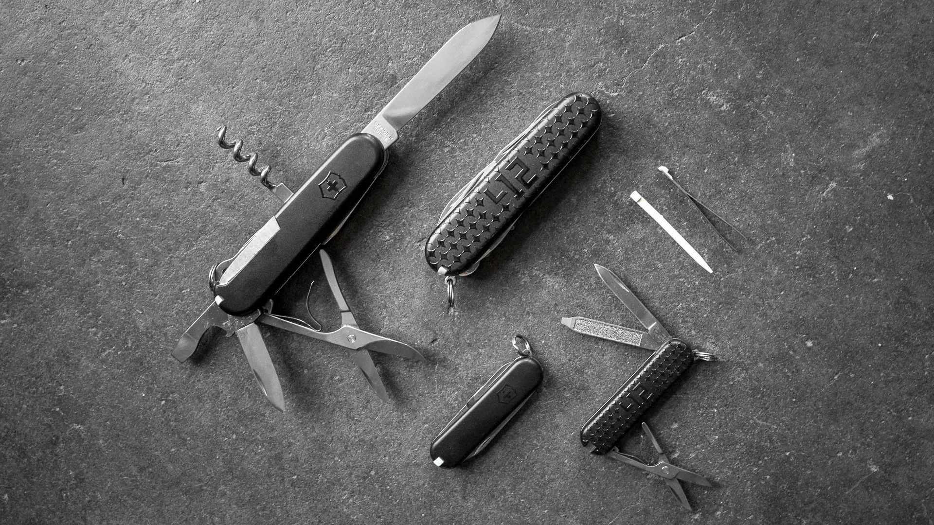 412® Swiss Army Embossed Pocket Knife